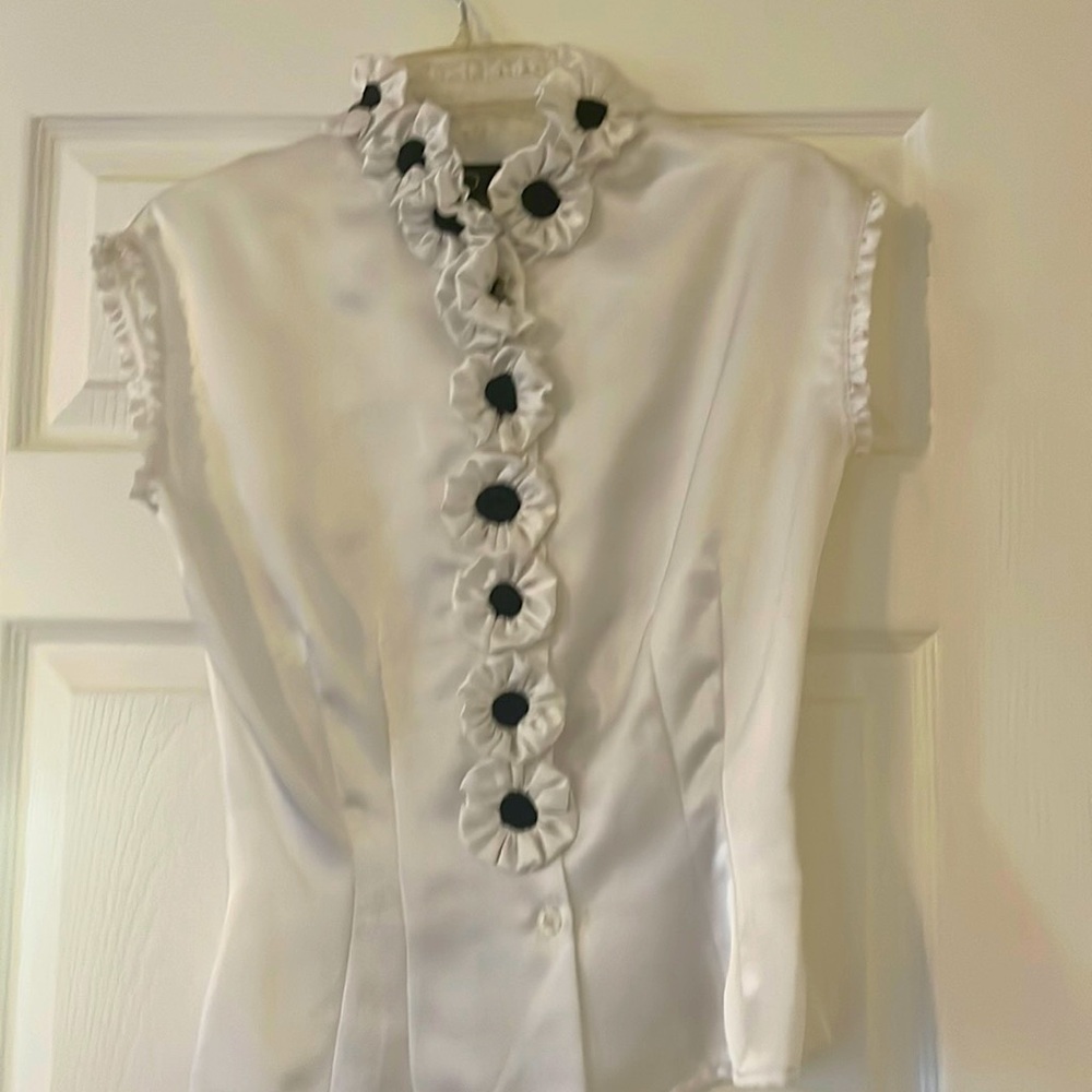 KOEL size small white sleeveless top. Black and white flowers. Sheen to top